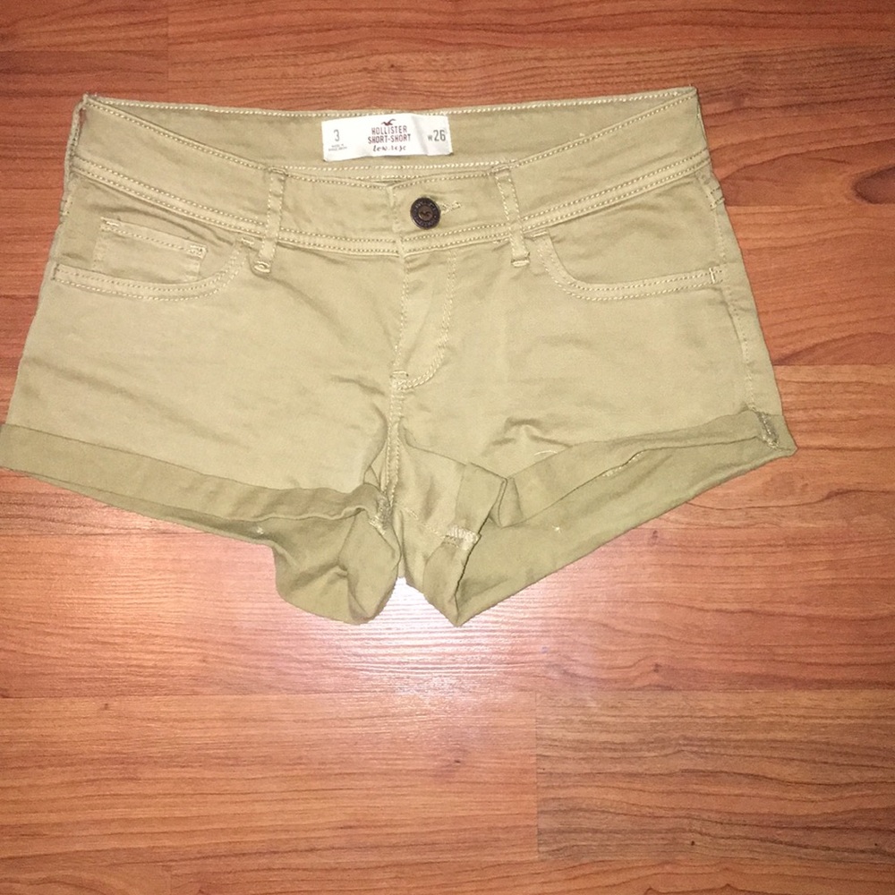Hollister khaki short-shorts